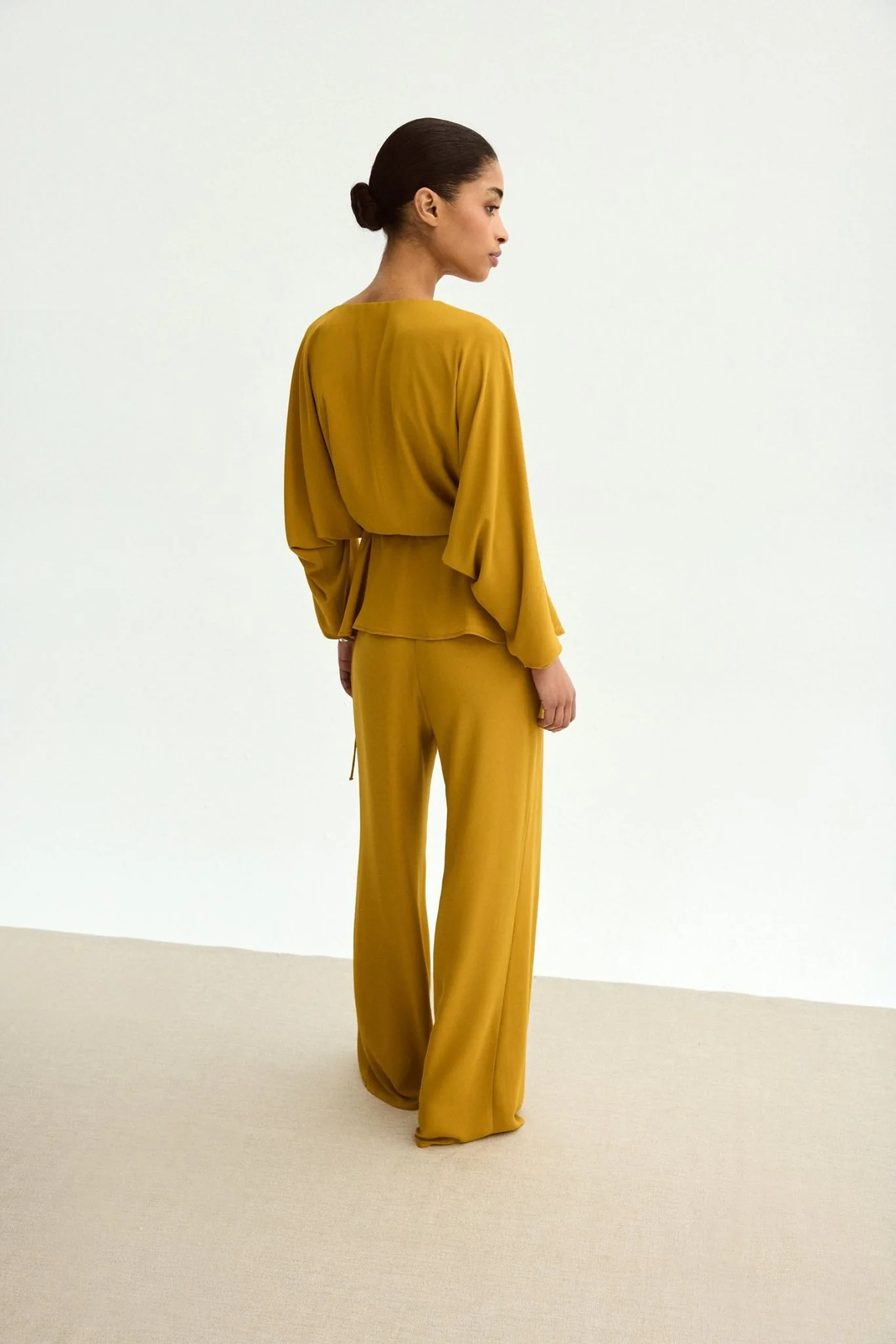 Blusa ARIELLE Oliva Peridoto - Image 4