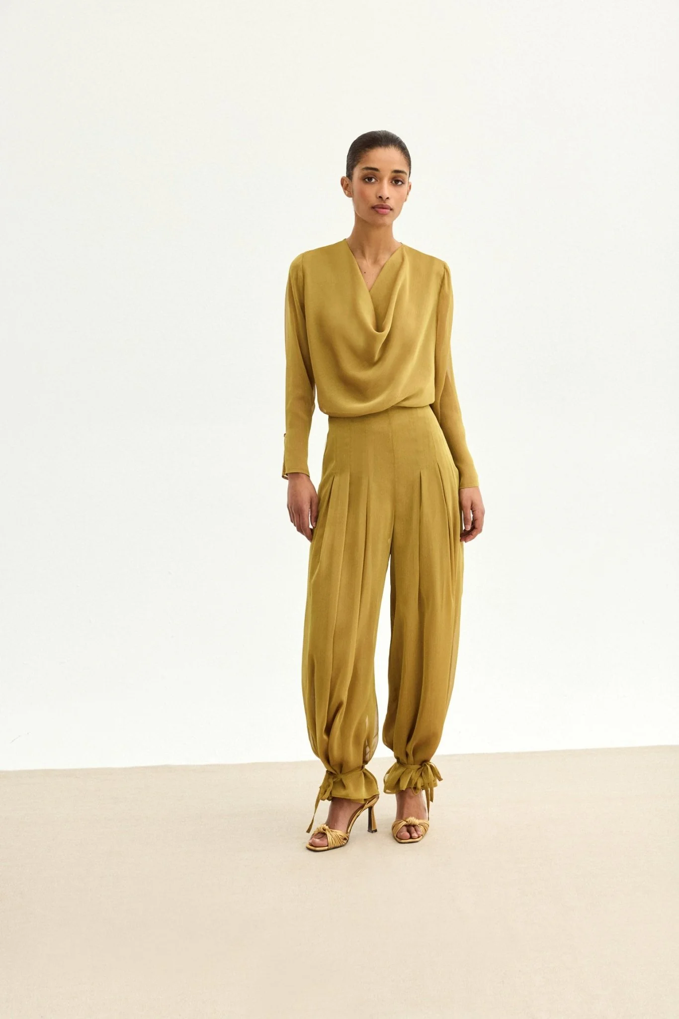 Blusa HELIANE Oliva Peridoto - Image 3