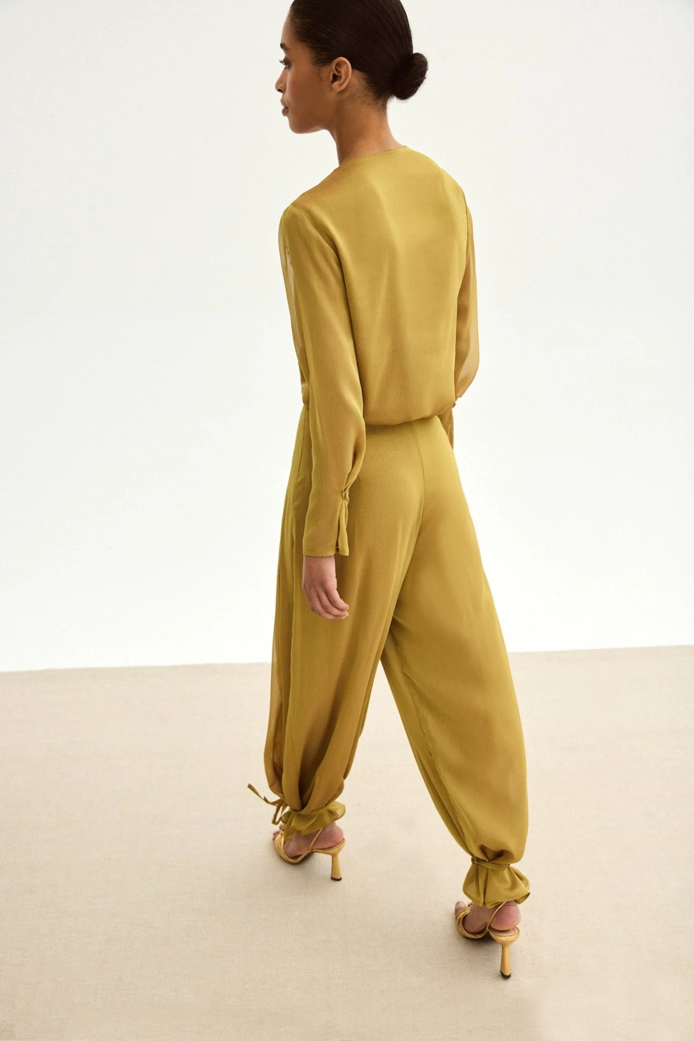 Blusa HELIANE Oliva Peridoto - Image 4