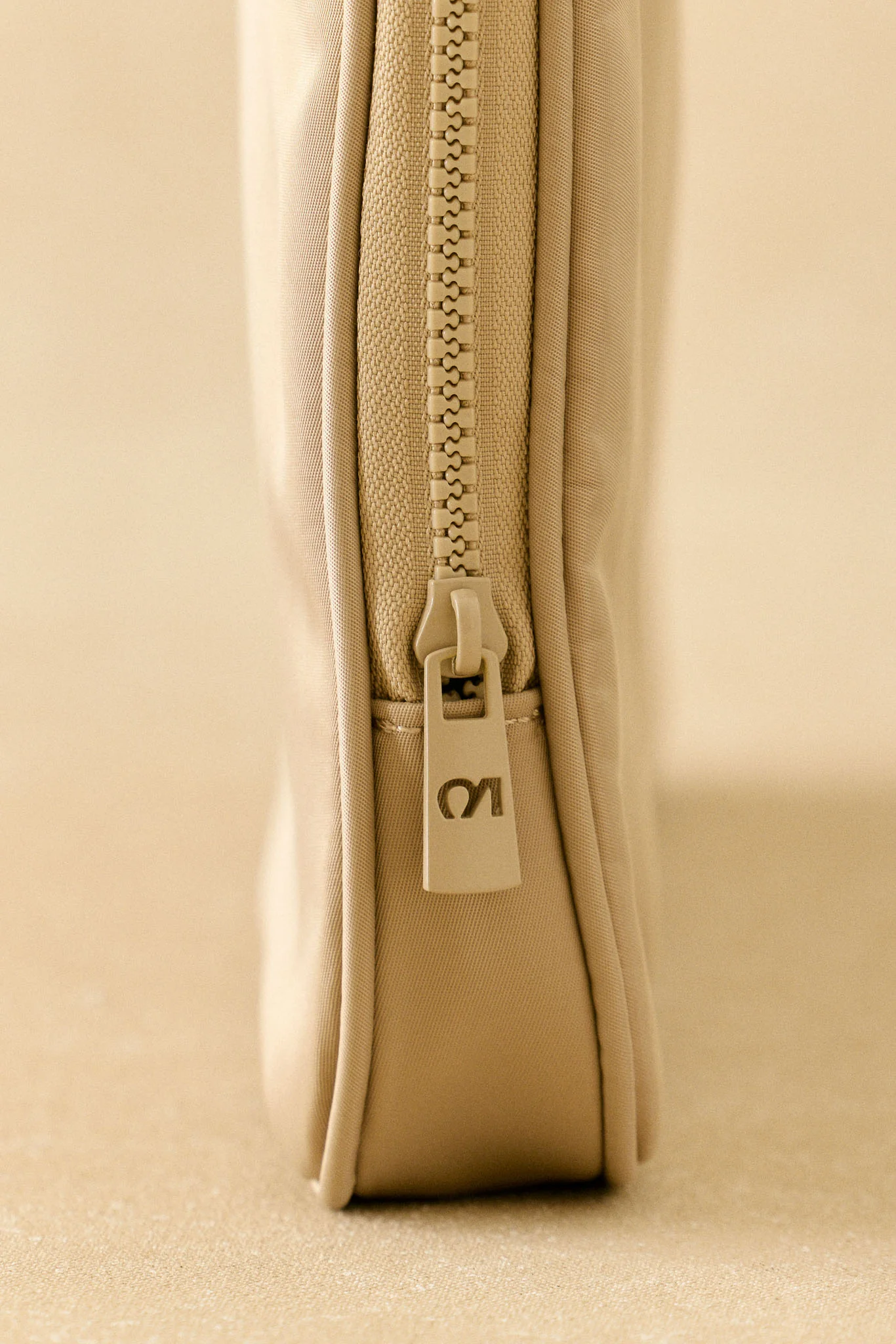 THE LAPTOP BAG Beige - Image 4