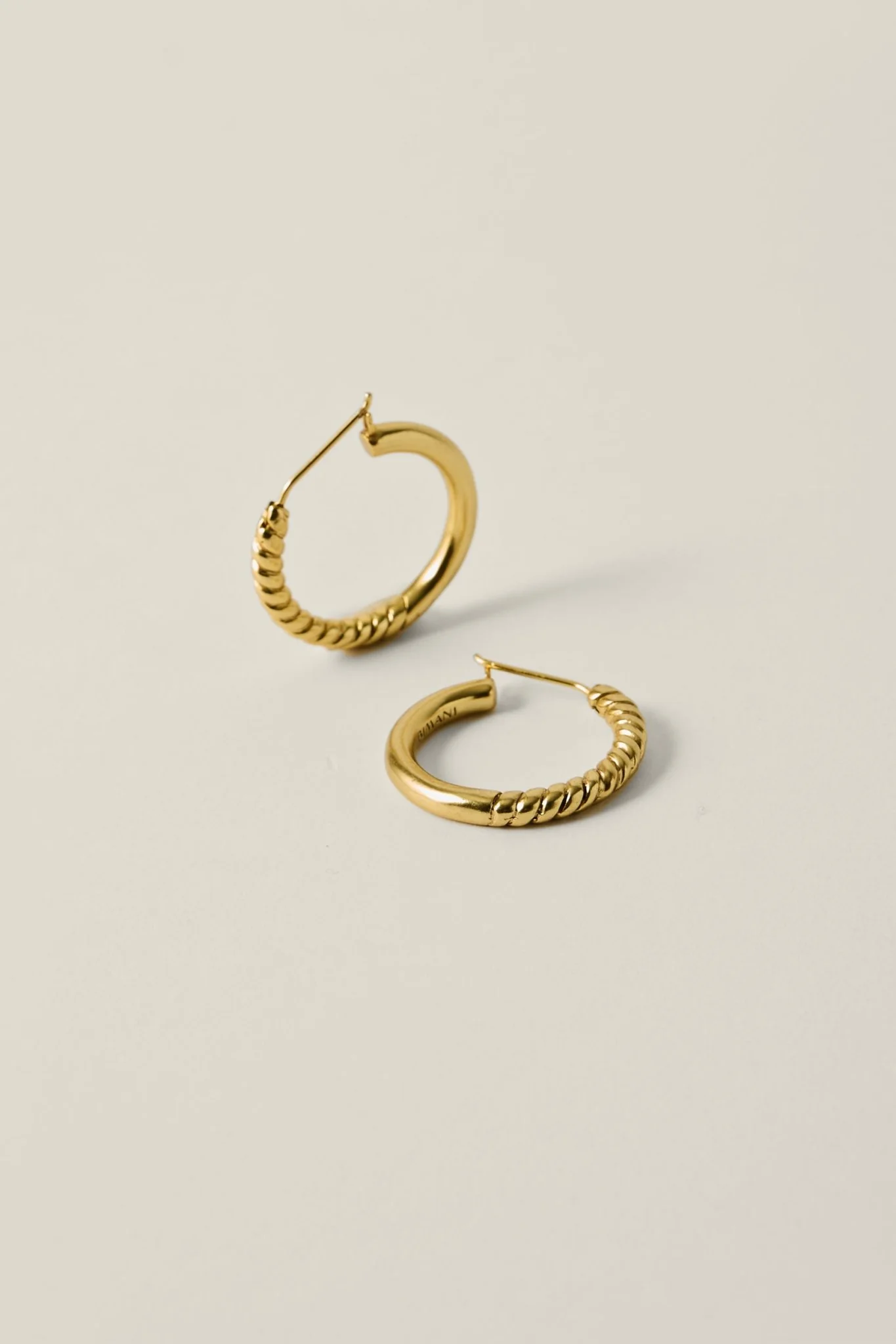 Pendiente NAOKI Gold - Image 3