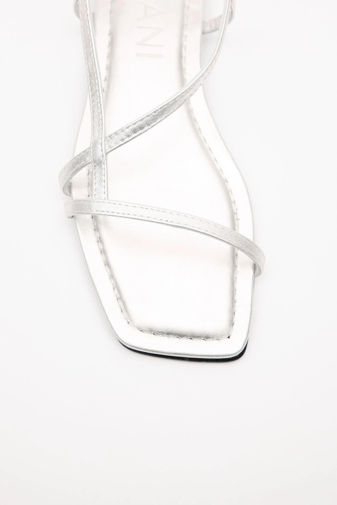 Sandalia VICTORIA Plata - Image 3